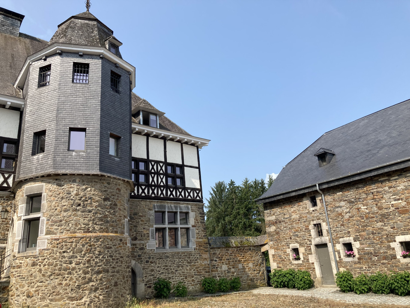 Photo de la façade arrière de La Vaulx-Renard